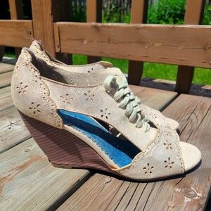 Beige and Gold Eyelet Lace-up Wedge Heels - Vintage Y2K